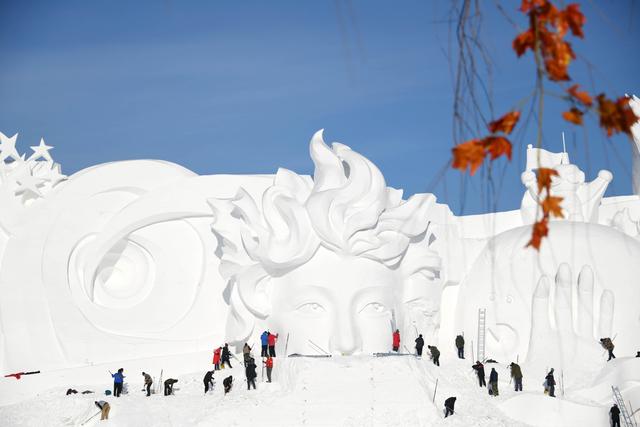 雪博会百米主塑露&ldquo;芳容&rdquo;