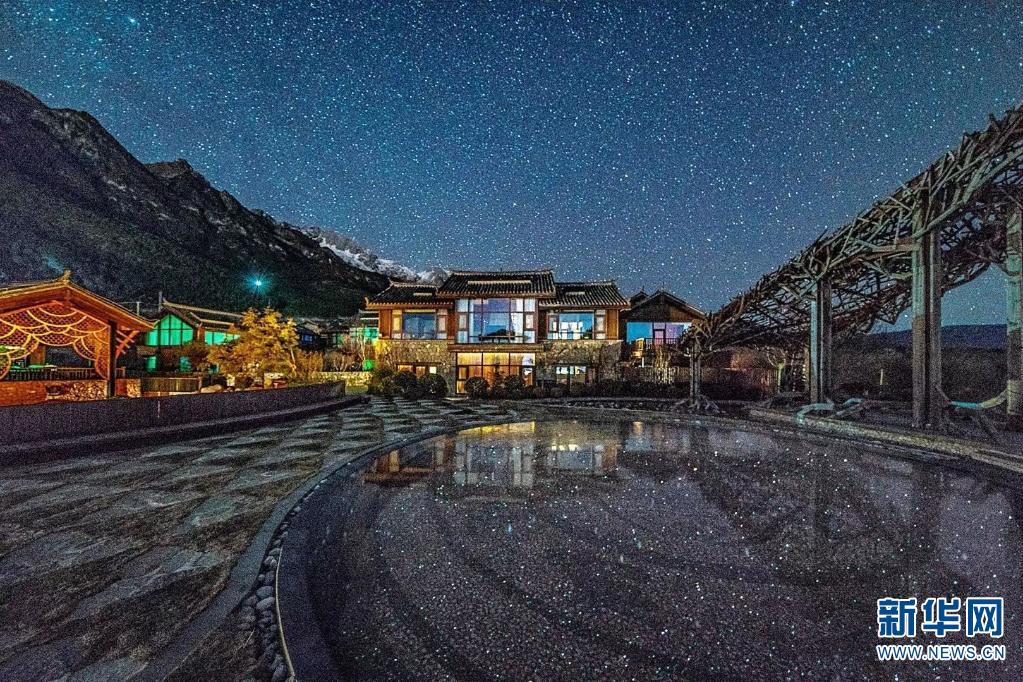 在青山白雪中遥望璀璨星空 双子座流星雨即将点亮云南丽江夜晚